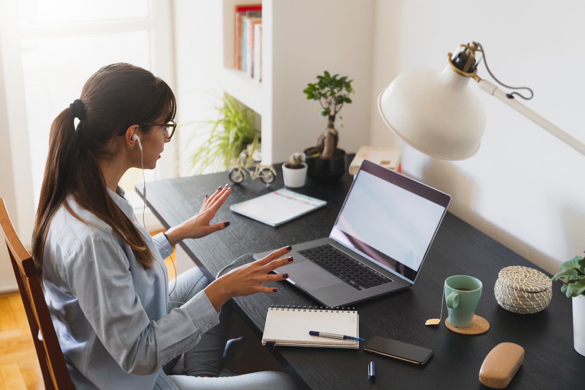 O perigo da informalidade: Pequenos deslizes que afetam sua credibilidade profissional